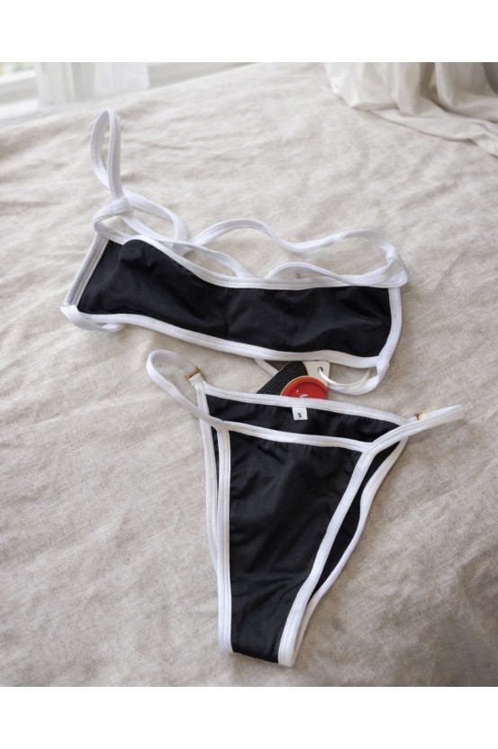 Bold bikini